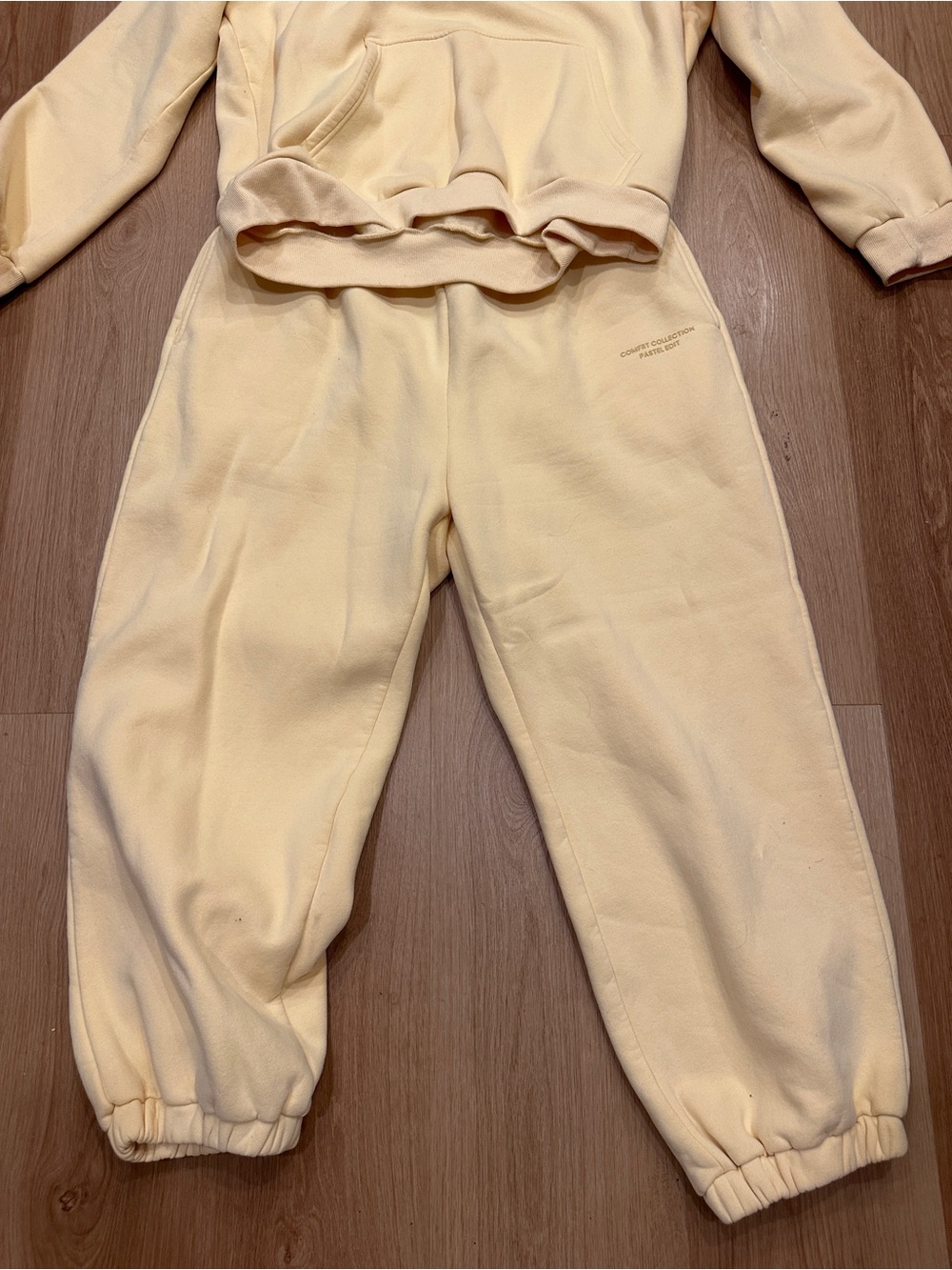 Comfrt Butter Yellow Sweatsuit - Picture 2 of 12